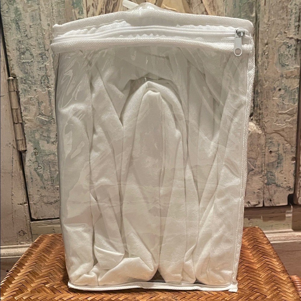 NWT Allerease White Mattress Encasement - King Size - Picture 5 of 6